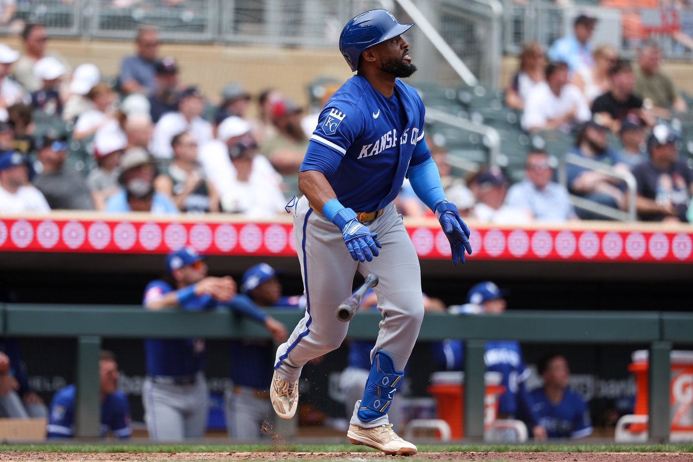 Royals hold off Twins 6-5 after star shortstop Bobby Witt Jr. exits with sore knee | iNFOnews.ca