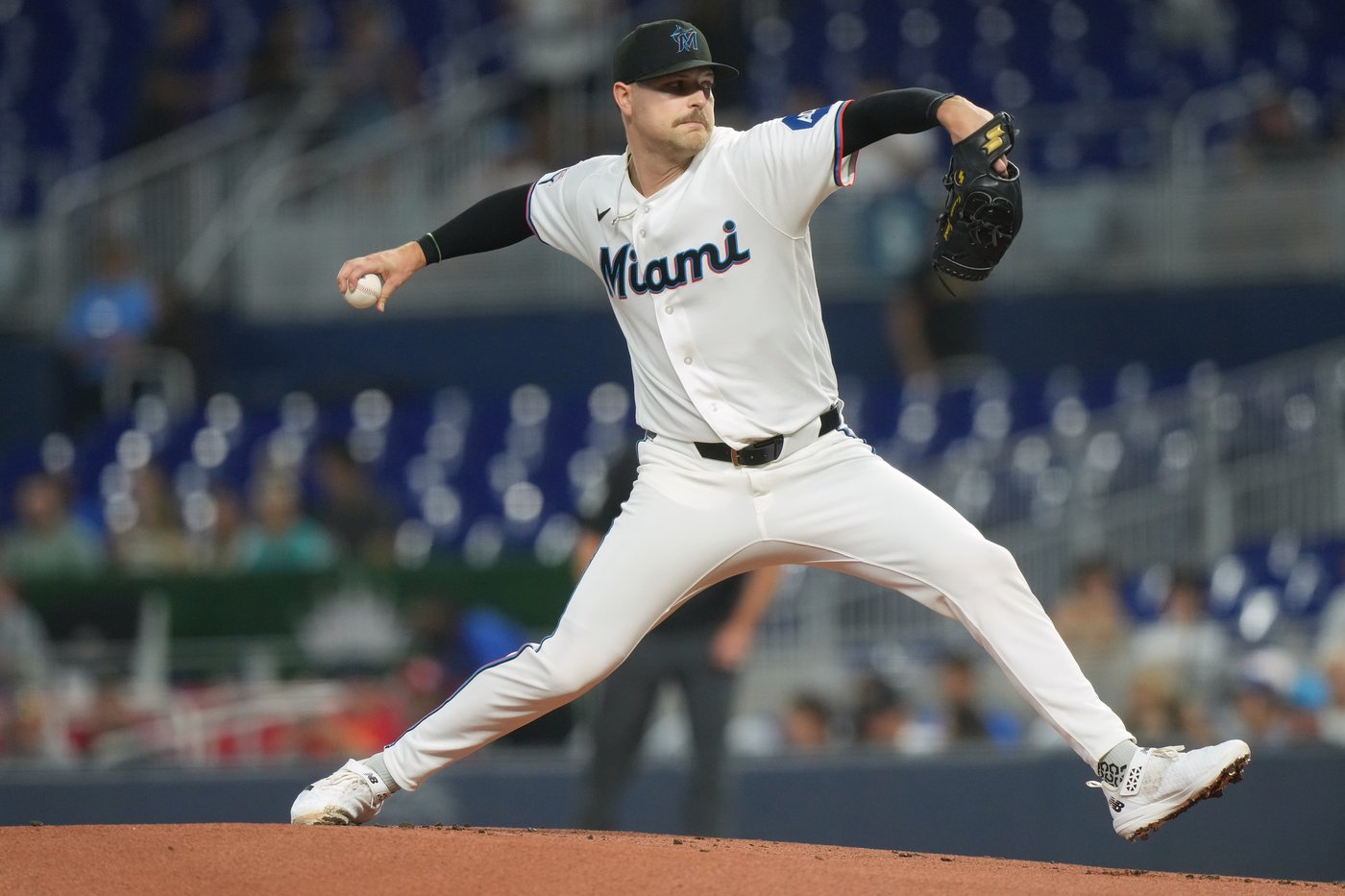 Conine, Hernández homers, Junk's solid 6 innings lead Marlins to an 8-2 win over Pirates | iNFOnews.ca Conine, Hernández homers, Junk's solid 6 innings lead Marlins to an 8-2 win over Pirates | iNFOnews.ca