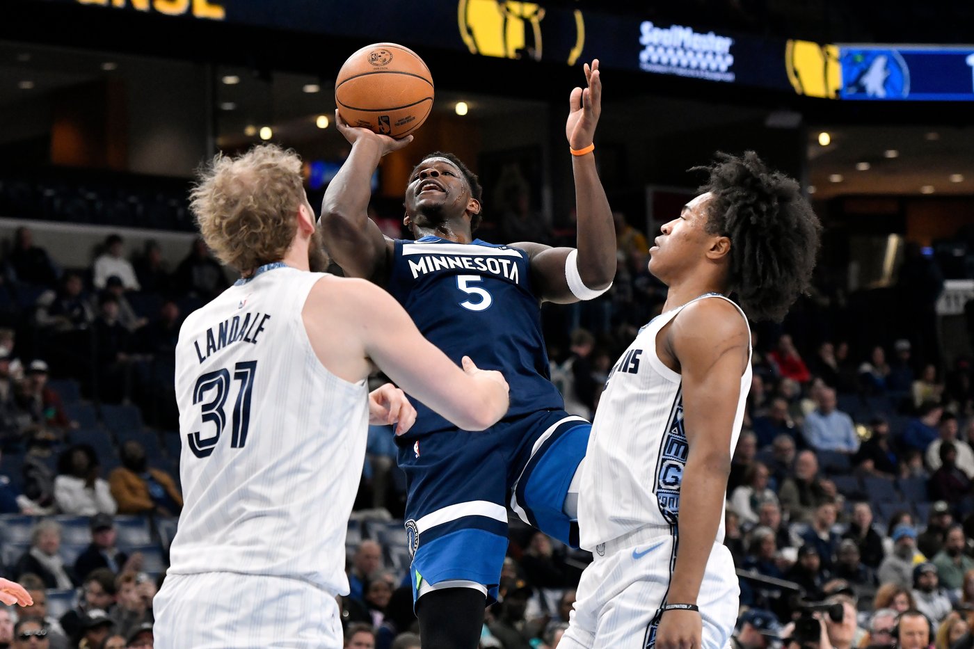 Hawks address persistent lack of depth at center by acquiring Jock Landale from Jazz, AP source says | iNFOnews.ca