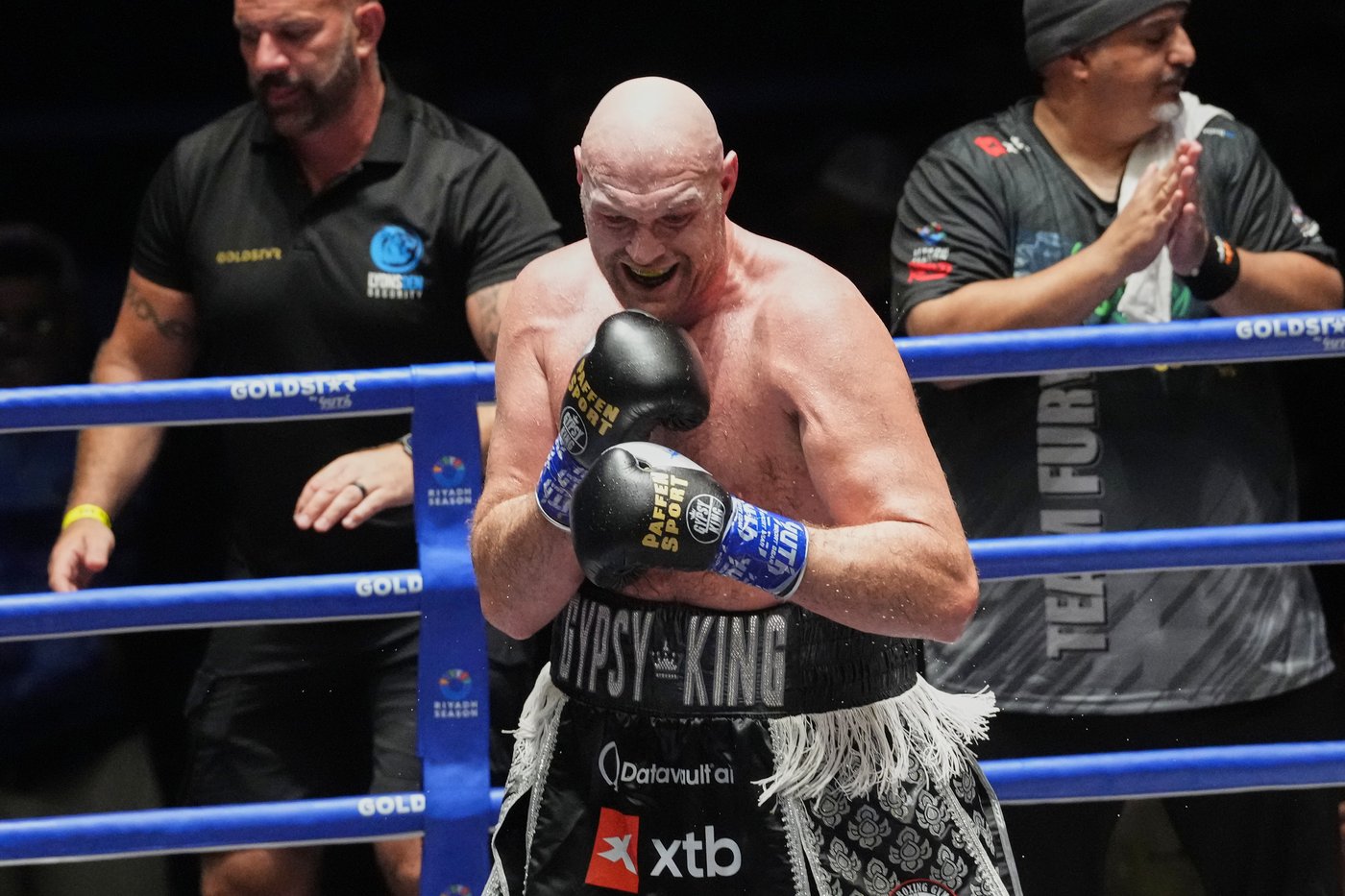 Tyson Fury beats Mariusz Wach in Thailand, awaits Anthony Joshua | iNFOnews.ca