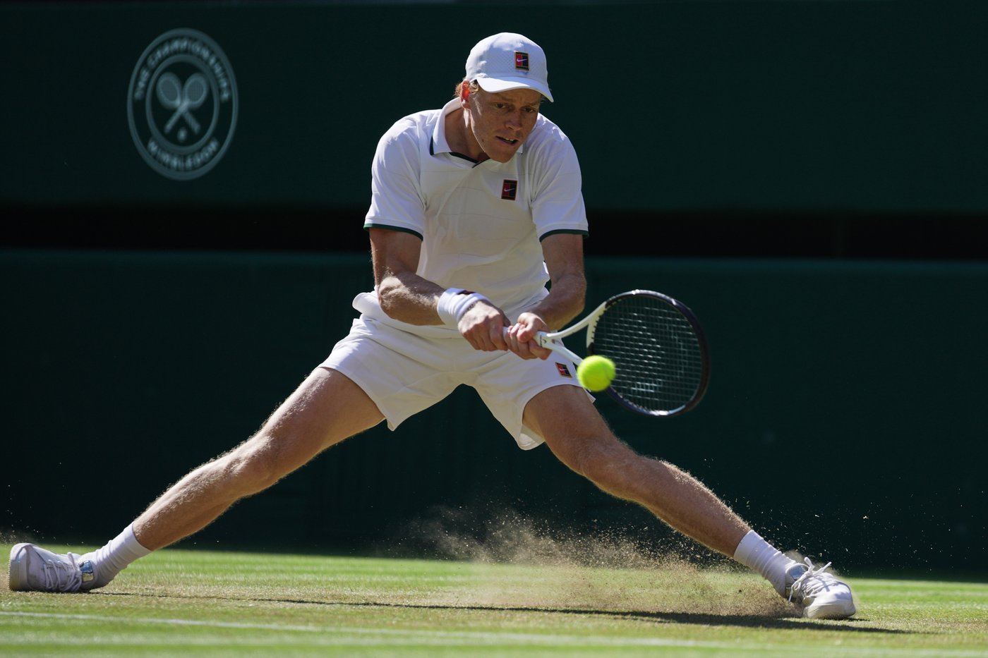 Novak Djokovic earns 105th match win at Wimbledon to equal Roger Federer record | iNFOnews.ca Novak Djokovic earns 105th match win at Wimbledon to equal Roger Federer record | iNFOnews.ca