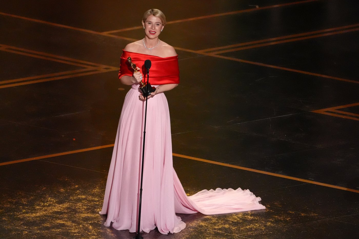 Jessie Buckley wins the best actress Oscar for tear-jerking ‘Hamnet’ performance | iNFOnews.ca