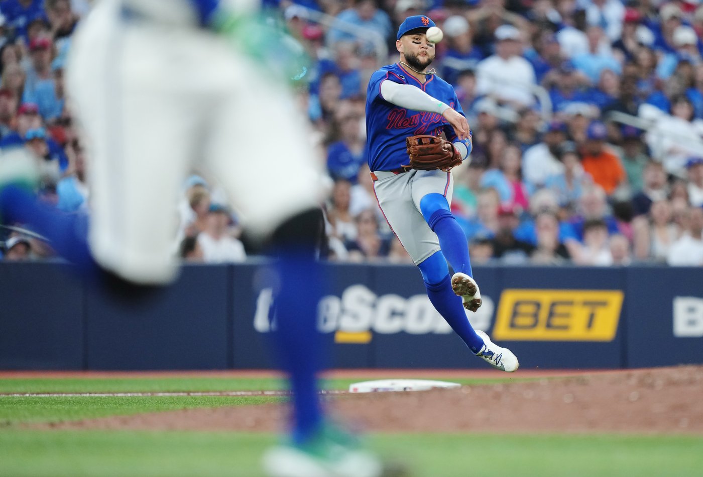 Mets play long ball in 3-0 win over sluggish Blue Jays | iNFOnews.ca
