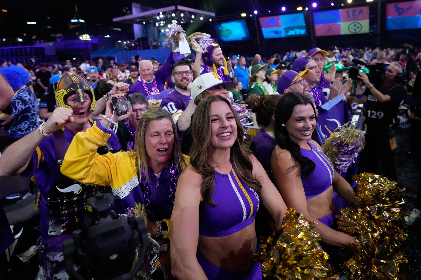 Photos of the NFL Draft | iNFOnews.ca