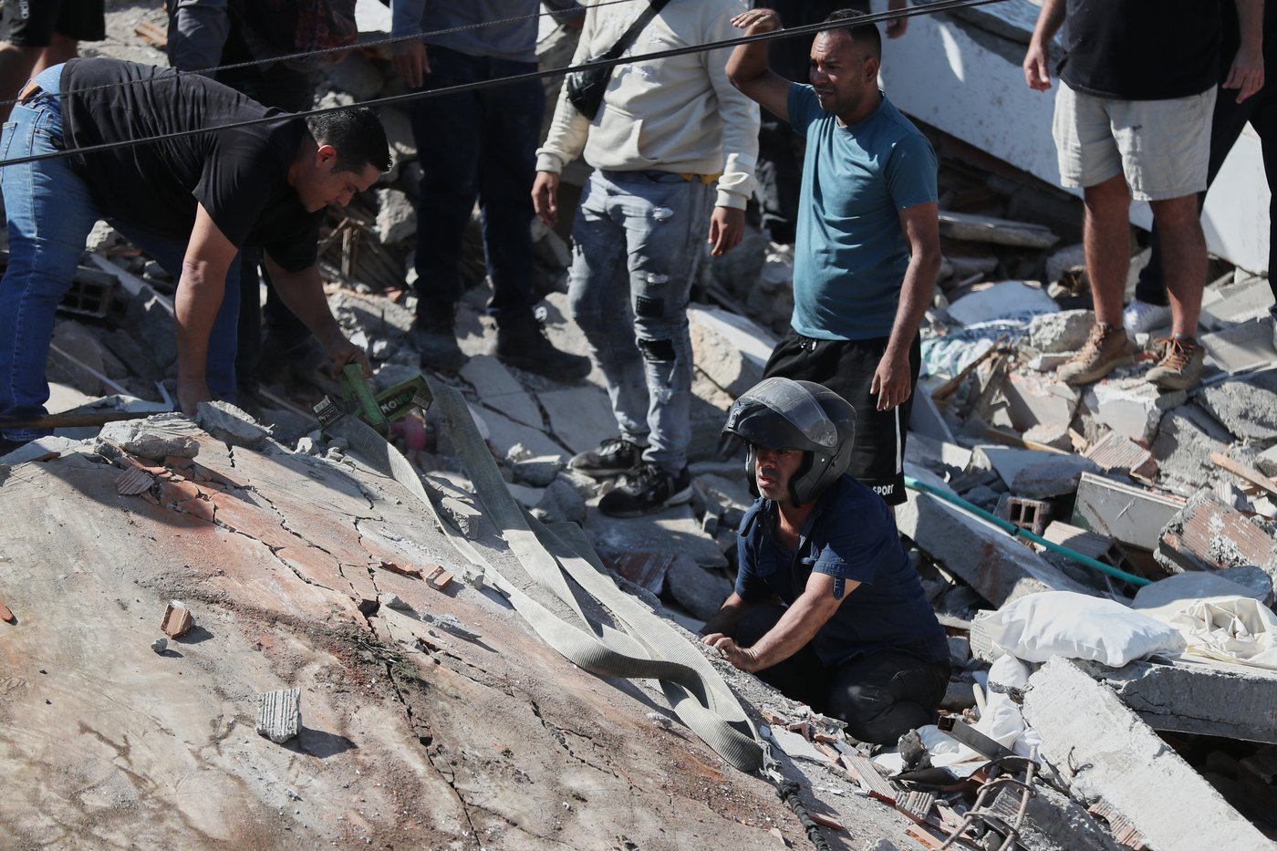 Deadly 7.4-magnitude earthquake hits Colombia, leaving widespread destruction, in photos | iNFOnews.ca