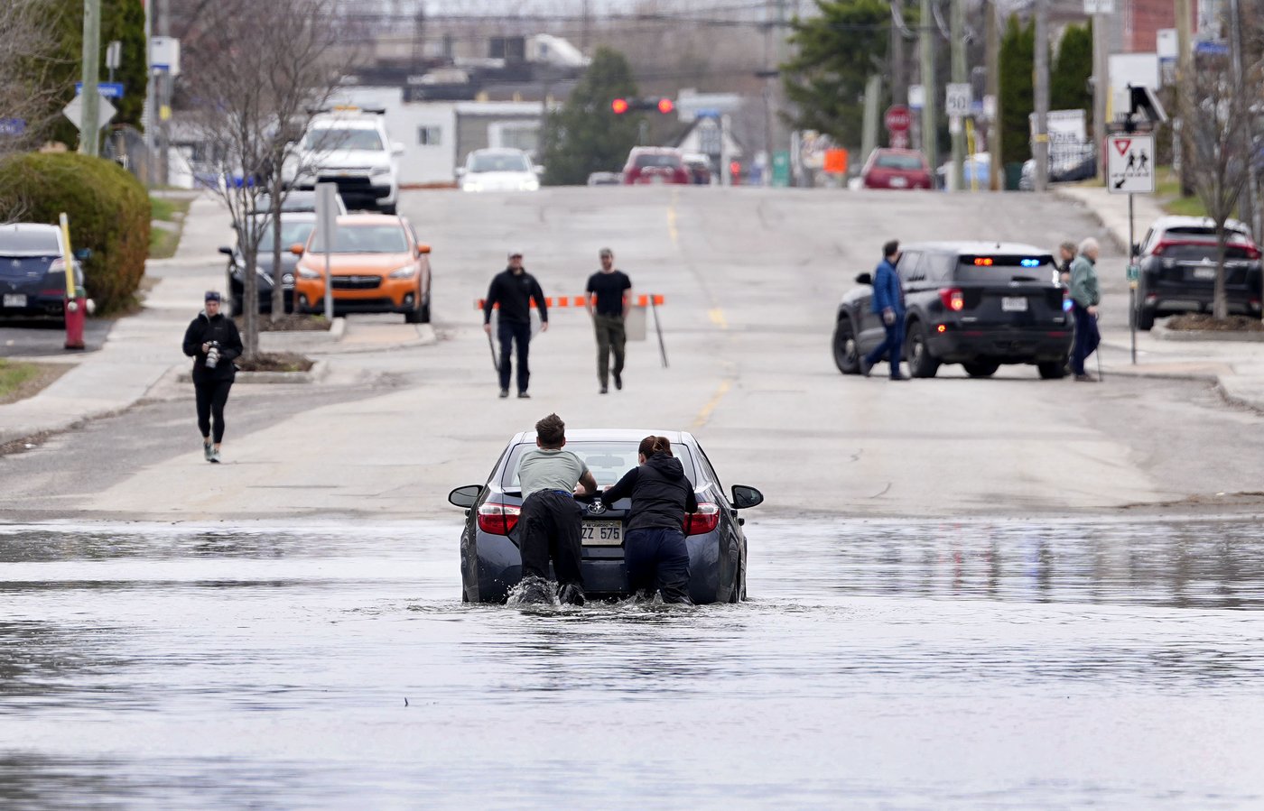Quebec and Ontario officials are remaining on alert over spring flooding | iNFOnews.ca