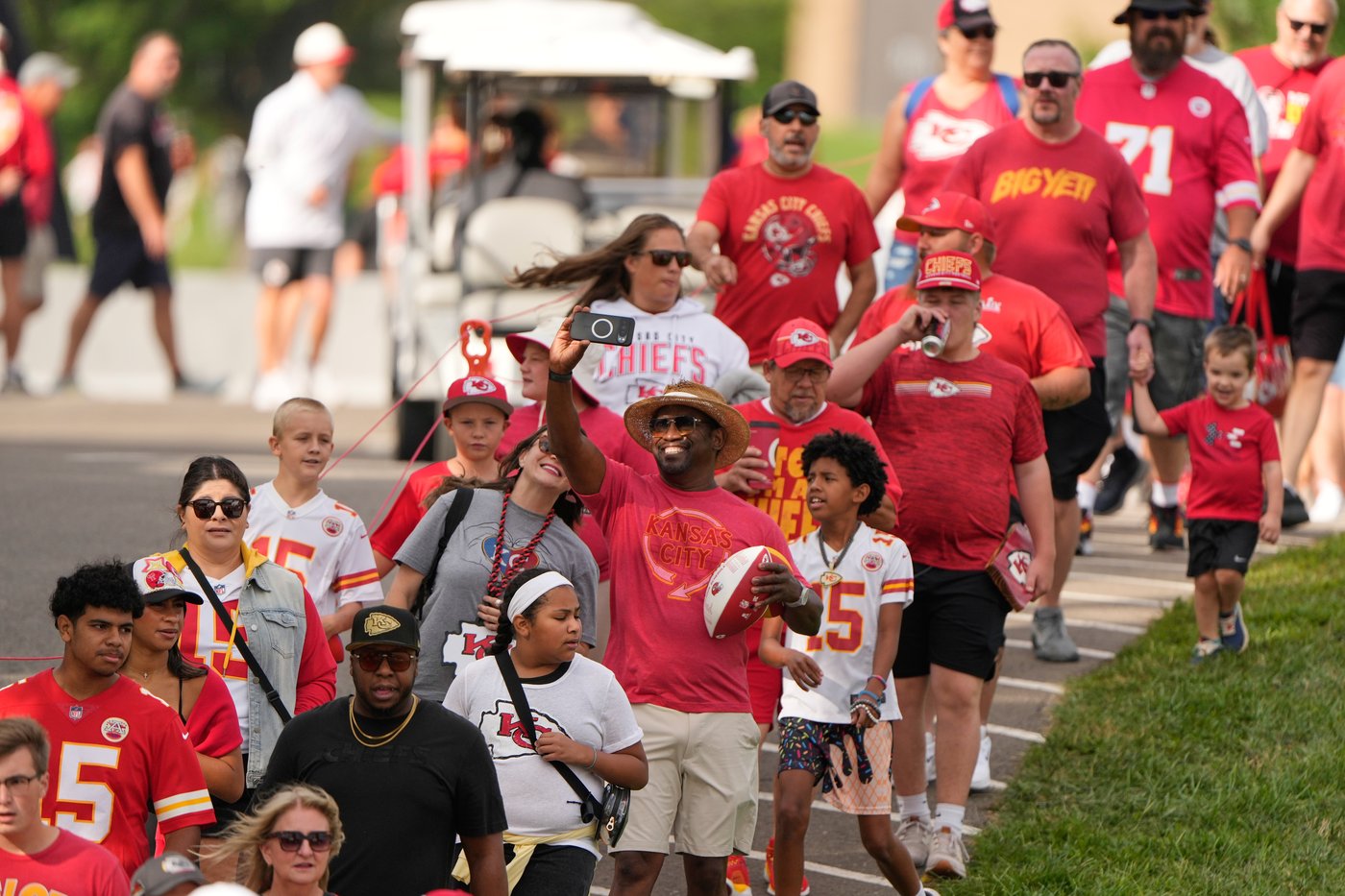 Chiefs' Bieniemy checks in at camp as wife's shooting leaves offensive coordinator's return unclear | iNFOnews.ca