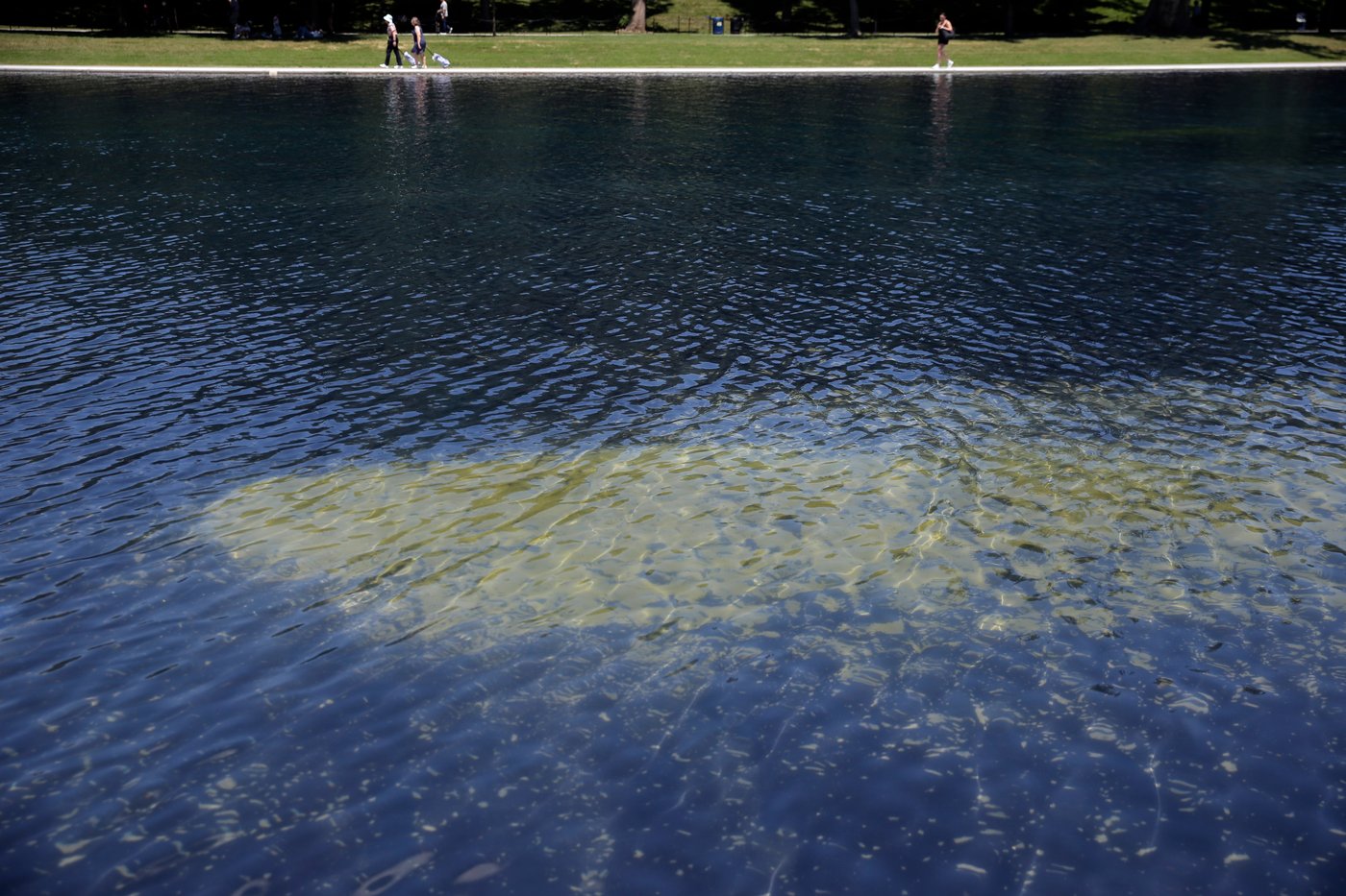 Reflecting Pool liner was cut with a sharp knife or razor, National Park Service says | iNFOnews.ca