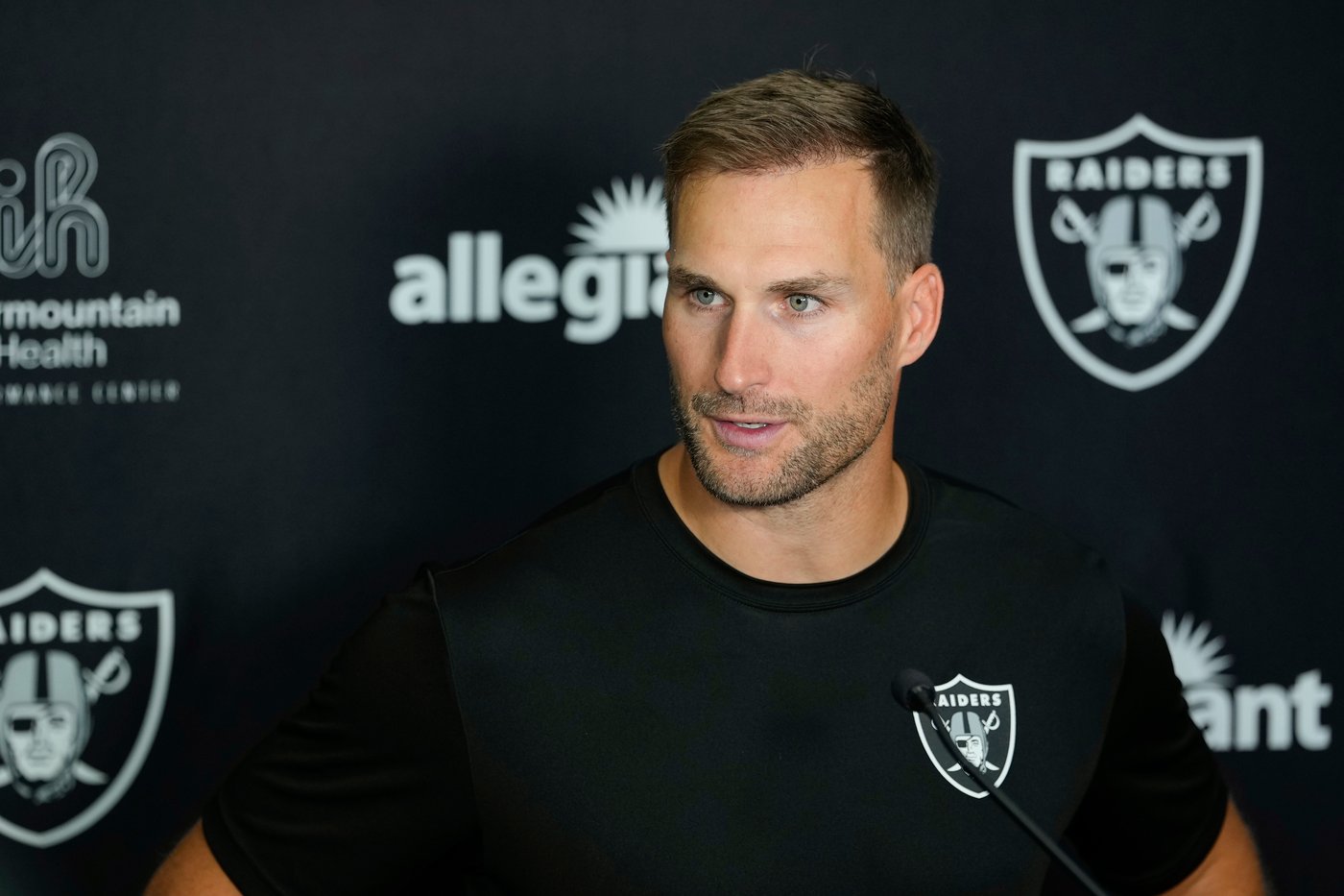 A fired-up Kirk Cousins digs in as Raiders starter while Fernando Mendoza surges in camp | iNFOnews.ca
