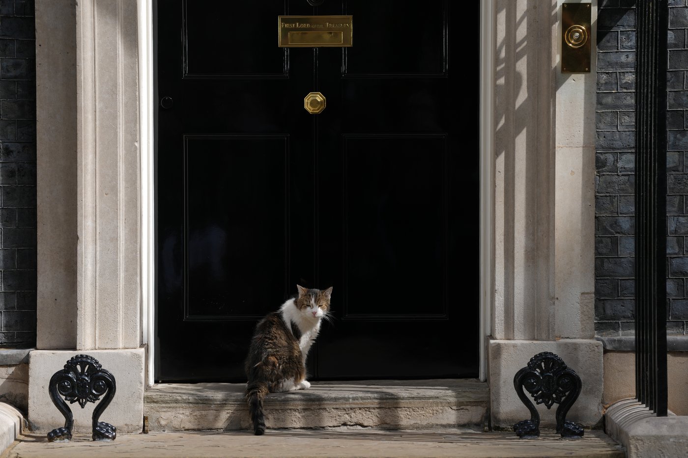 Andy Burnham becomes Britain’s new prime minister as Starmer resigns, in photos | iNFOnews.ca