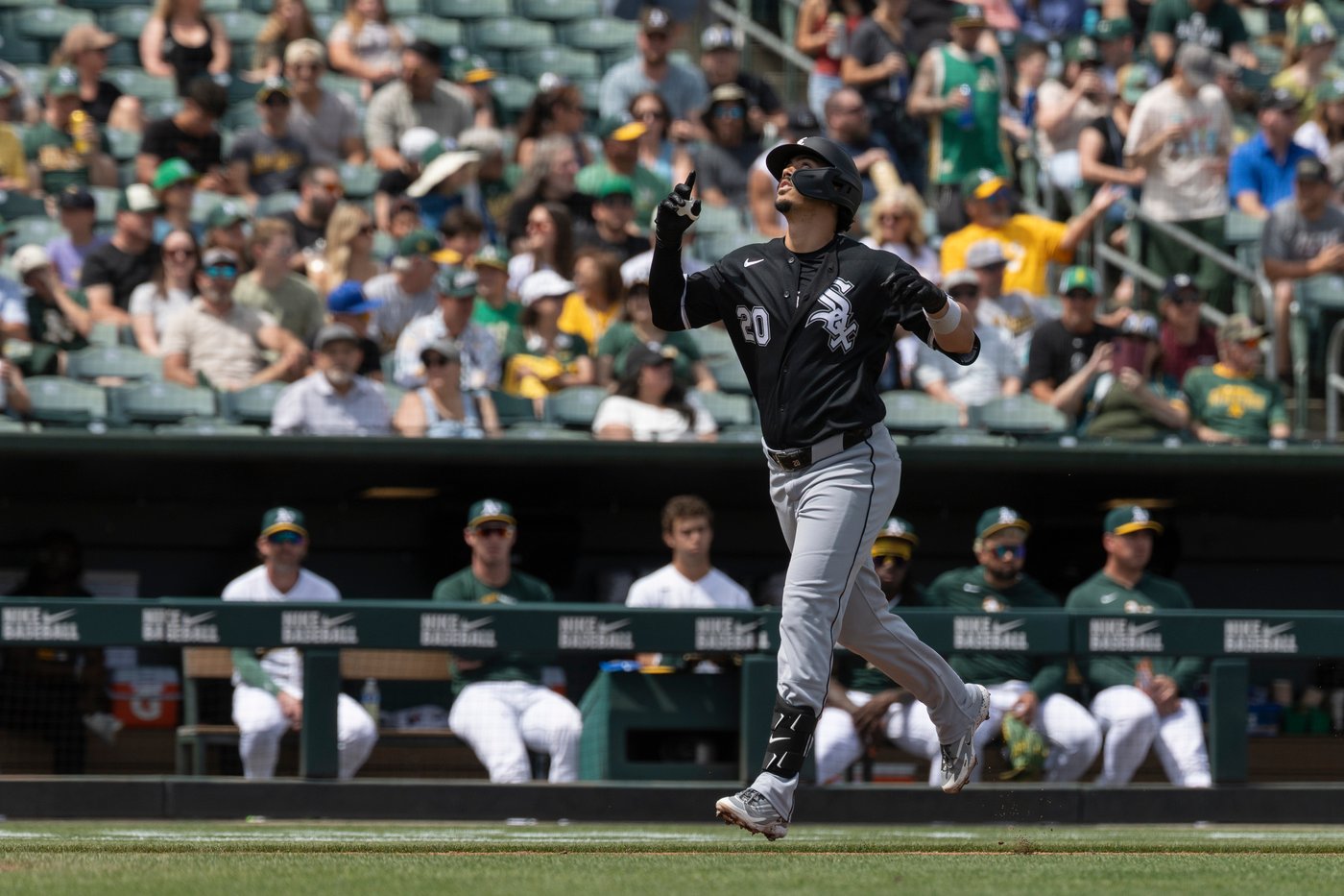 Munetaka Murakami homers and White Sox go deep 4 times to back Noah Schultz in 7-4 win over A's | iNFOnews.ca