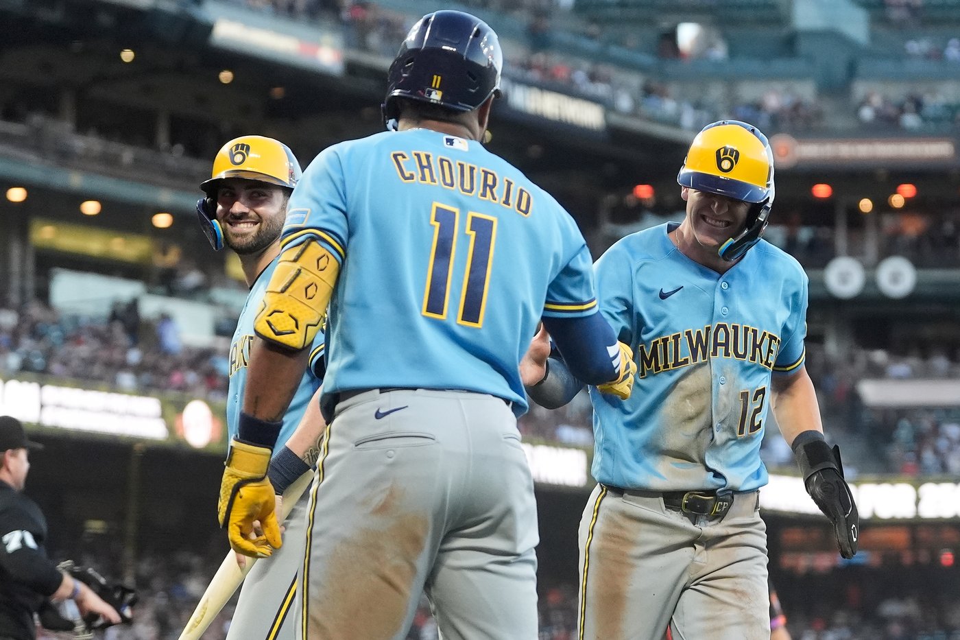 Brice Turang paces Brewers offense in 8-2 win over Giants | iNFOnews.ca
