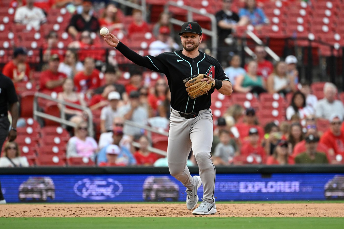 Locklear, Pdaadt help the Diamondbacks beat the Cardinals 10-6 | iNFOnews.ca