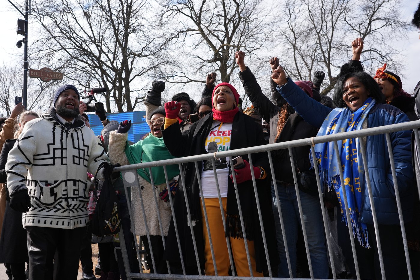 Crowds of Chicago mourners pay respects to Jesse Jackson at start of cross-country memorial services | iNFOnews.ca
