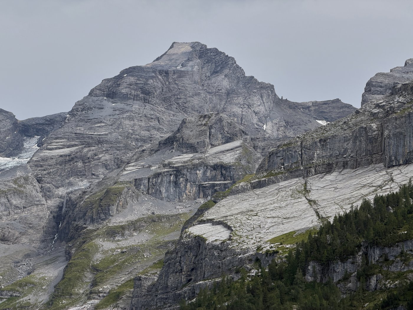 A looming rock collapse threatens a Swiss village as thawing permafrost destabilizes the Alps | iNFOnews.ca A looming rock collapse threatens a Swiss village as thawing permafrost destabilizes the Alps | iNFOnews.ca