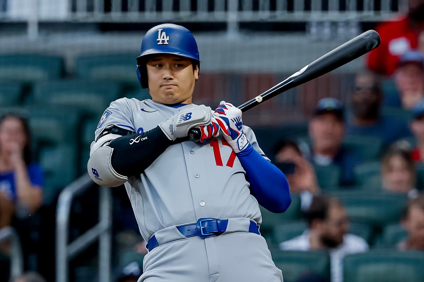 Albies drives in winning run in the 8th, Braves win 4-3 to snap Dodgers' 6-game winning streak | iNFOnews.ca