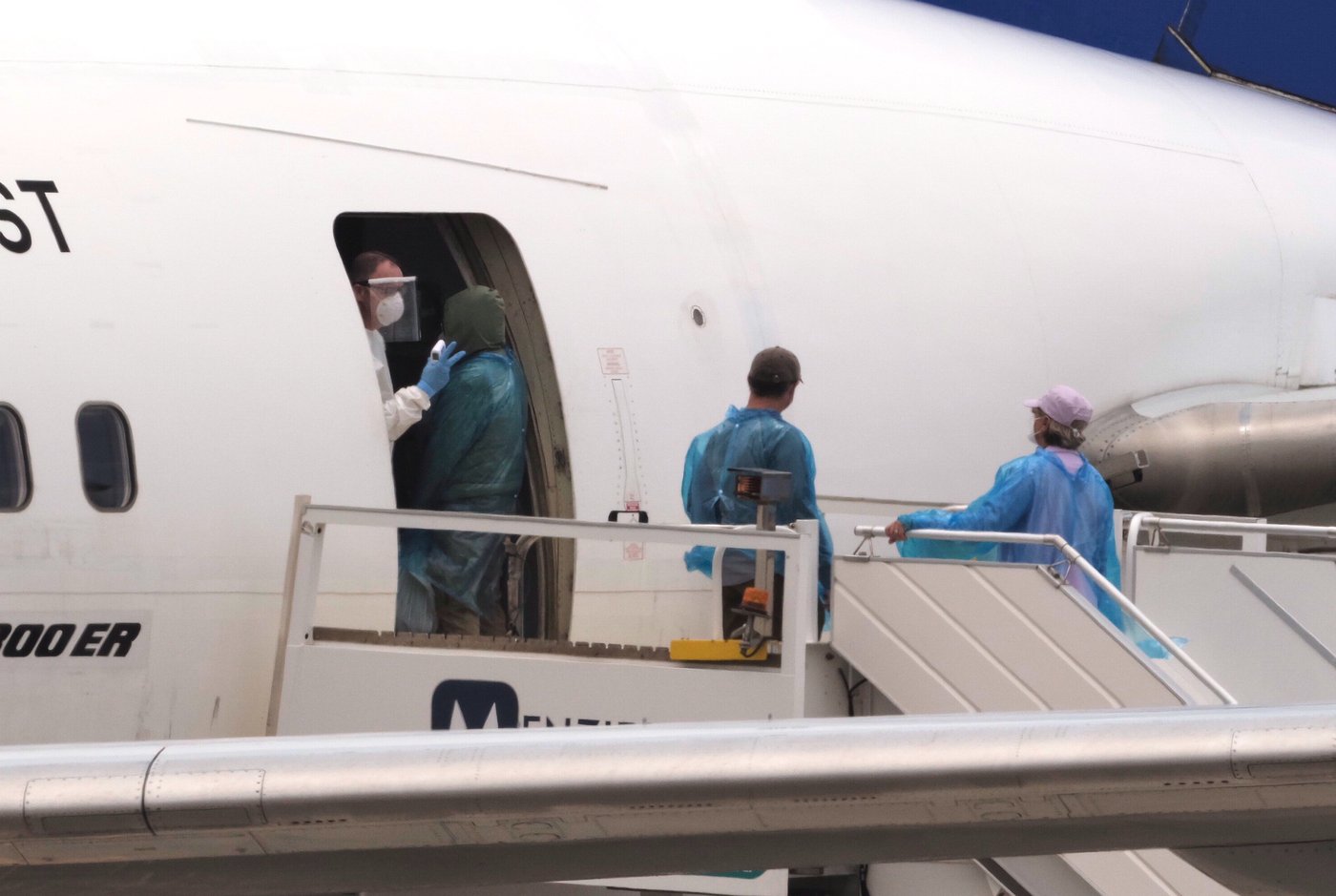 Canadians on ship at centre of hantavirus outbreak land in Canada | iNFOnews.ca
