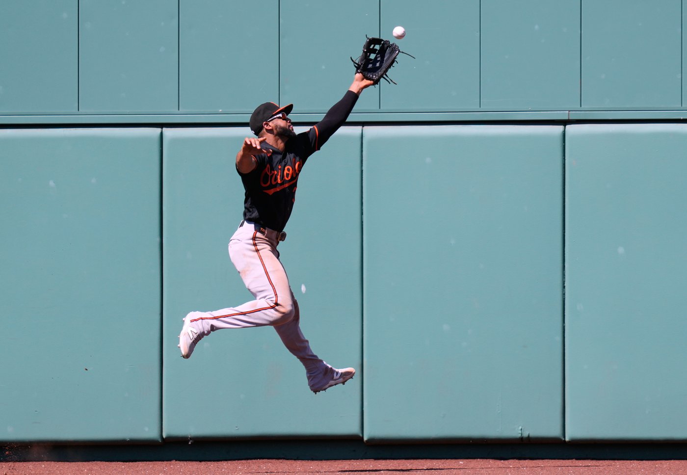 Orioles score 6 runs in the 1st inning to beat the Red Sox 8-2 | iNFOnews.ca