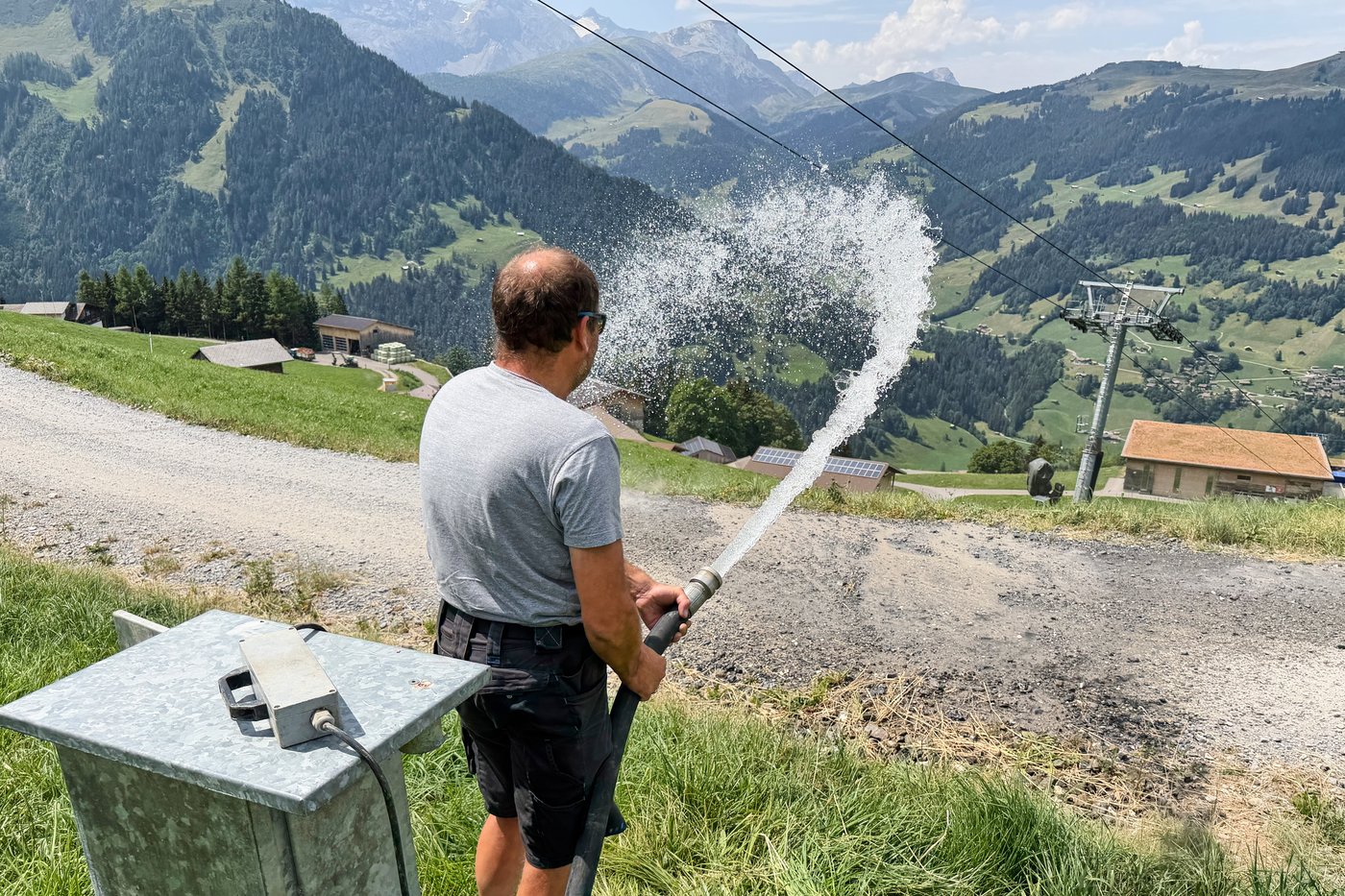 Alpine resorts' snowmaking equipment may be put to work fighting summer forest fires | iNFOnews.ca Alpine resorts' snowmaking equipment may be put to work fighting summer forest fires | iNFOnews.ca