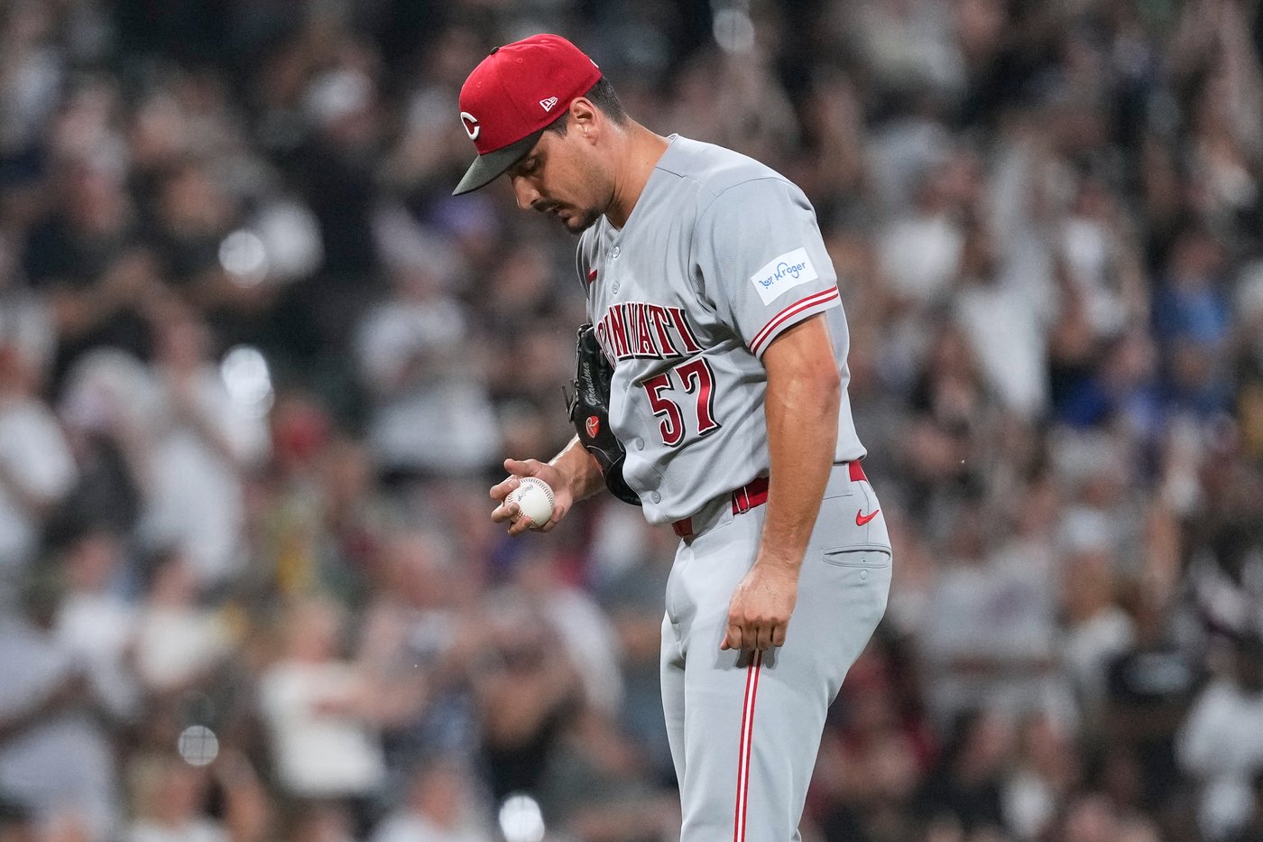 Luis Castillo strikes out 10 as the Chicago White Sox blank the Cincinnati Reds 5-0 | iNFOnews.ca Luis Castillo strikes out 10 as the Chicago White Sox blank the Cincinnati Reds 5-0 | iNFOnews.ca