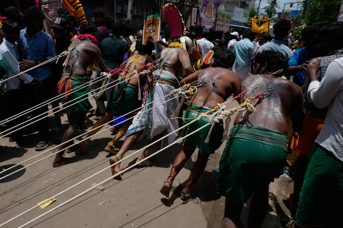 Hindu devotees honor goddesses in India and Britain, in photos | iNFOnews.ca
