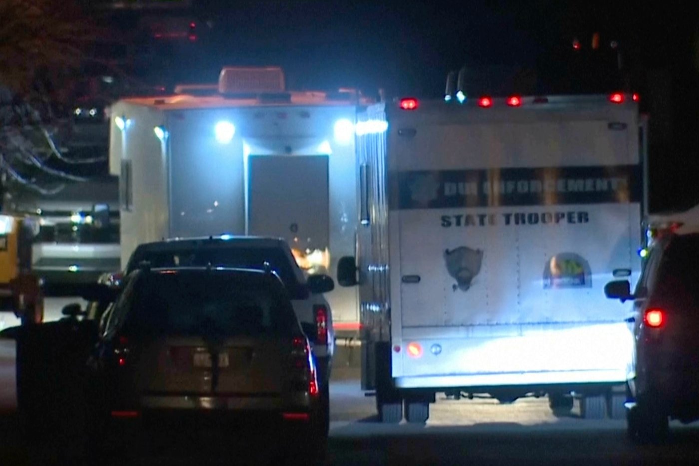 Trooper and pilot mourned after being killed in an Arizona law enforcement helicopter crash | iNFOnews.ca