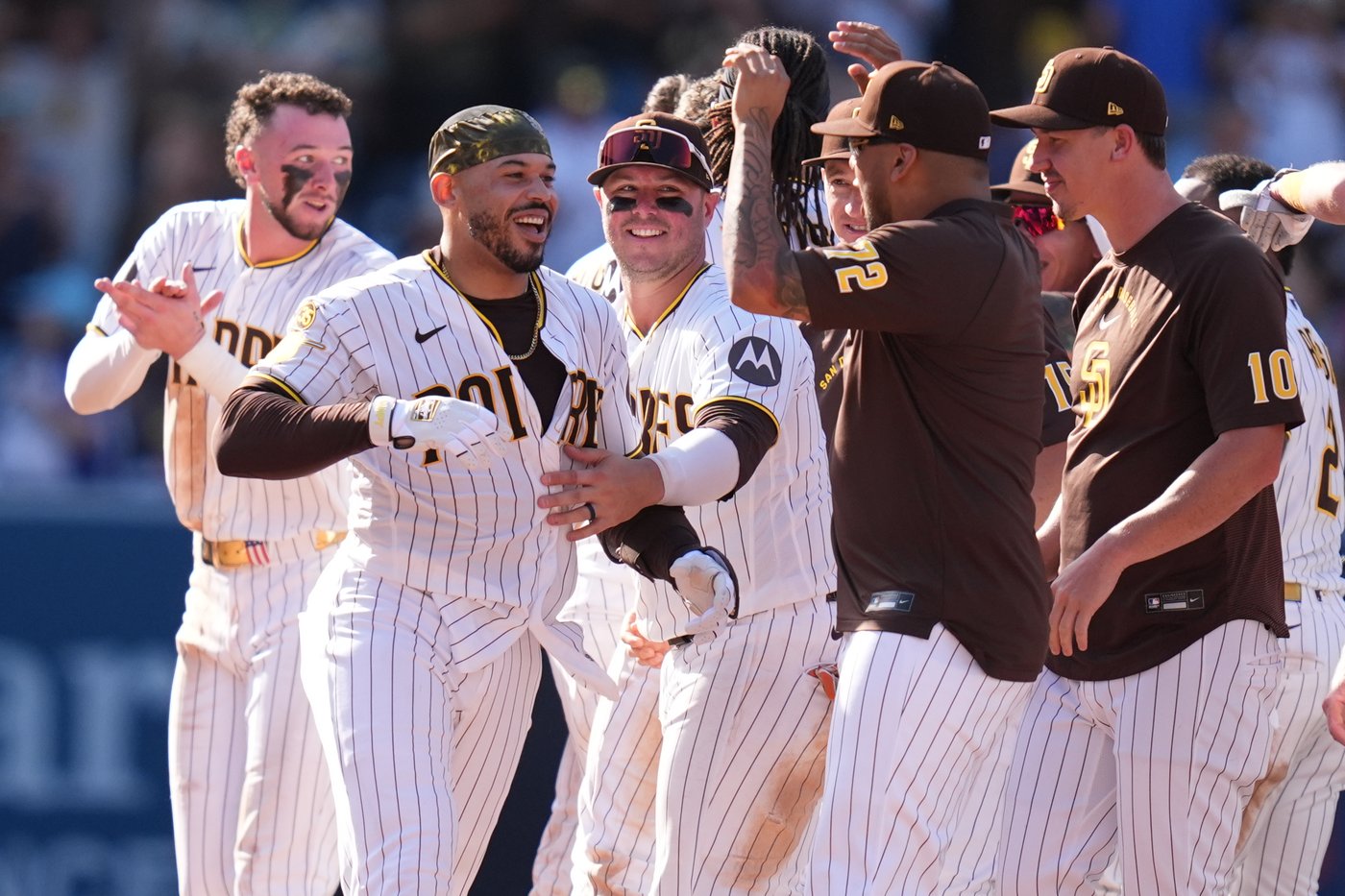 Padres win 4-3 in 11 innings to sweep MLB-leading Brewers | iNFOnews.ca Padres win 4-3 in 11 innings to sweep MLB-leading Brewers | iNFOnews.ca