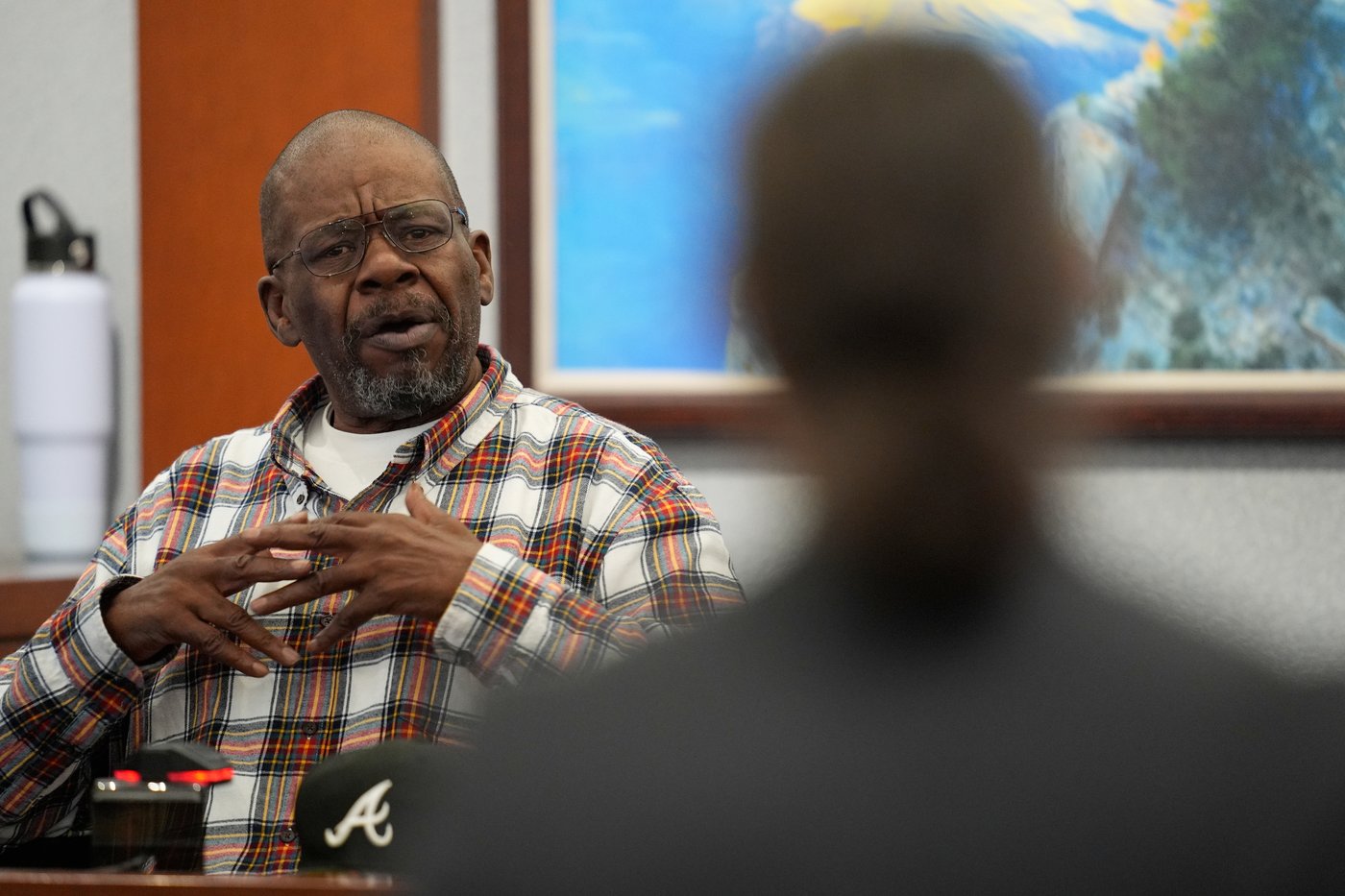 Some Tupac Shakur family members step out of courtroom while others stay to face autopsy photos | iNFOnews.ca