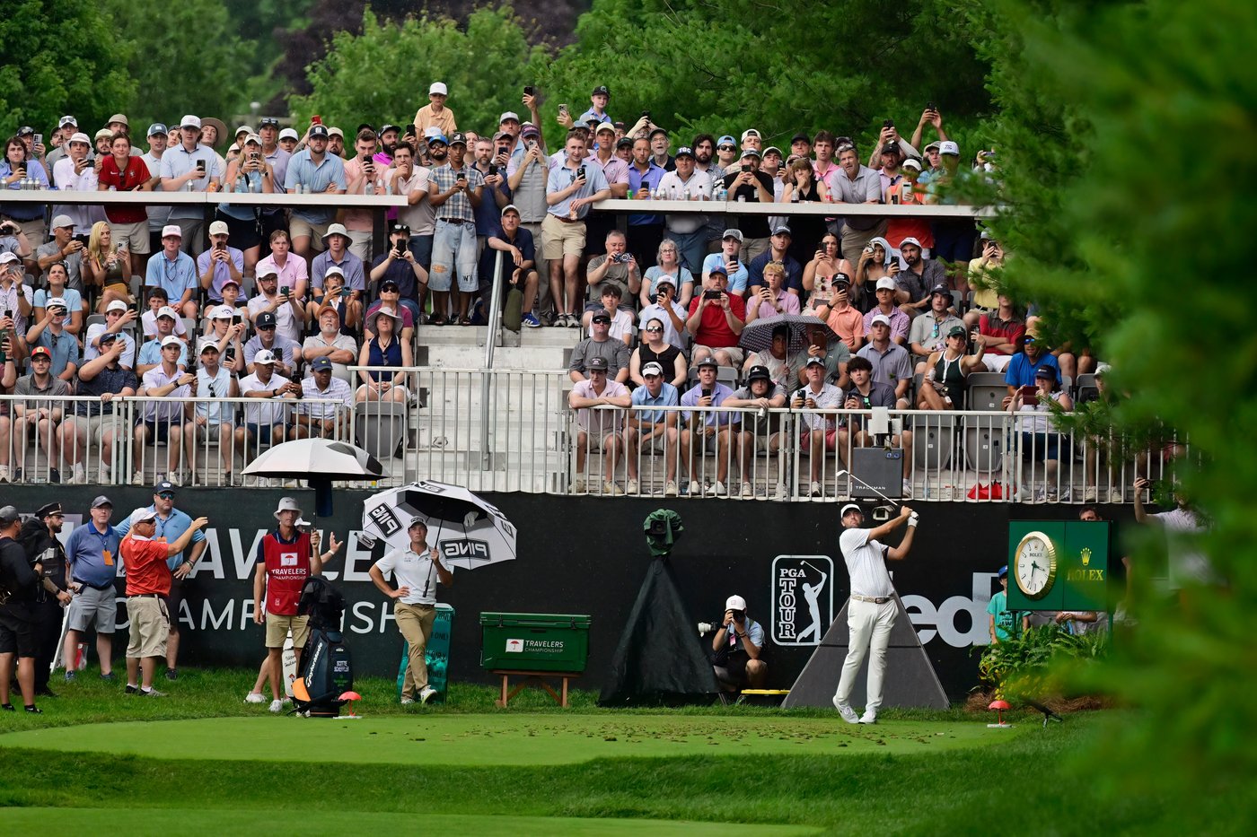 Hovland flips the script on Scheffler and takes the lead at Travelers Championship | iNFOnews.ca