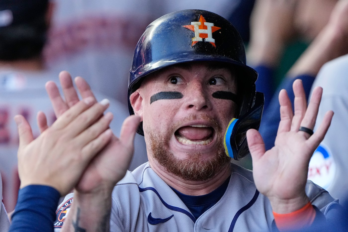 Alvarez hits 2 HRs, including a grand slam, in the first inning as Astros beat Royals 10-8 | iNFOnews.ca