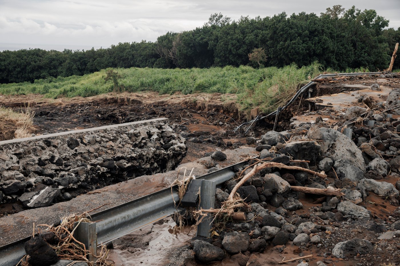 Forecasters warn another tropical system could be brewing southeast of Hawaii after Lala left 2 dead | iNFOnews.ca Forecasters warn another tropical system could be brewing southeast of Hawaii after Lala left 2 dead | iNFOnews.ca