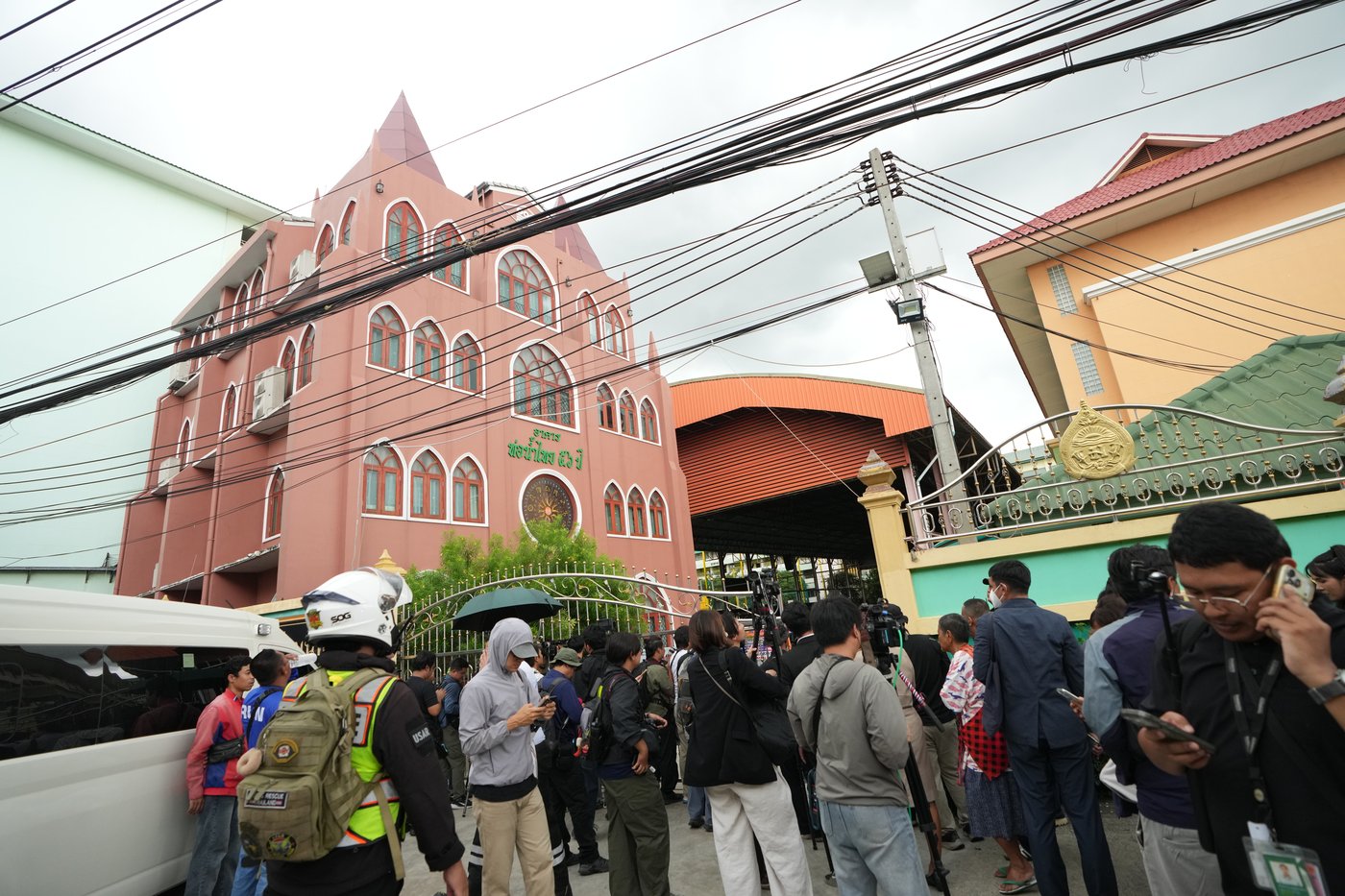 Police respond to a school shooting in Thailand, in photos | iNFOnews.ca
