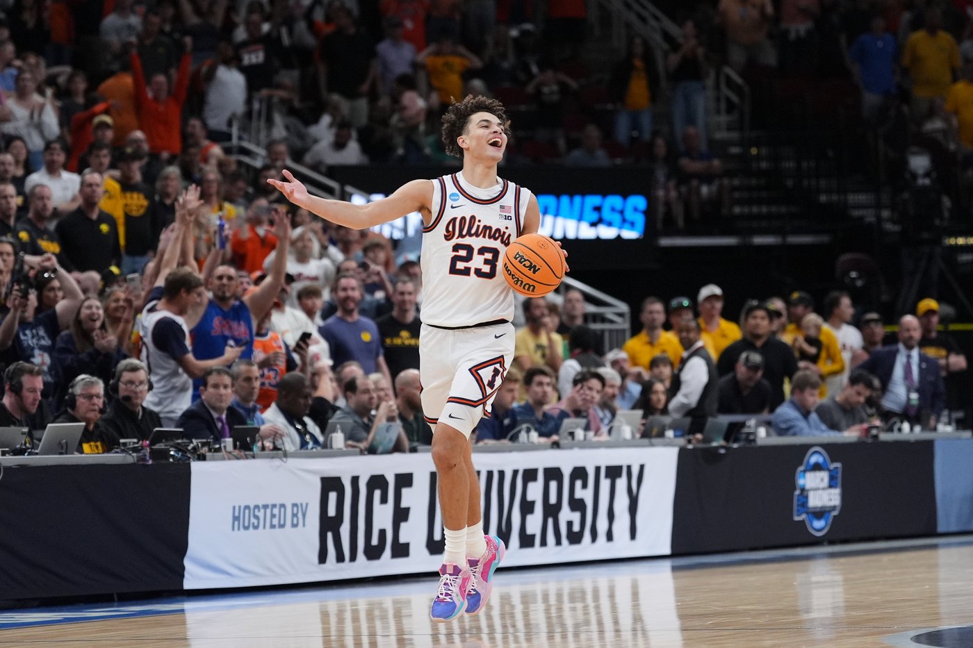 Illinois powers its way to its first Final Four in 21 years, beating Iowa 71-59 | iNFOnews.ca