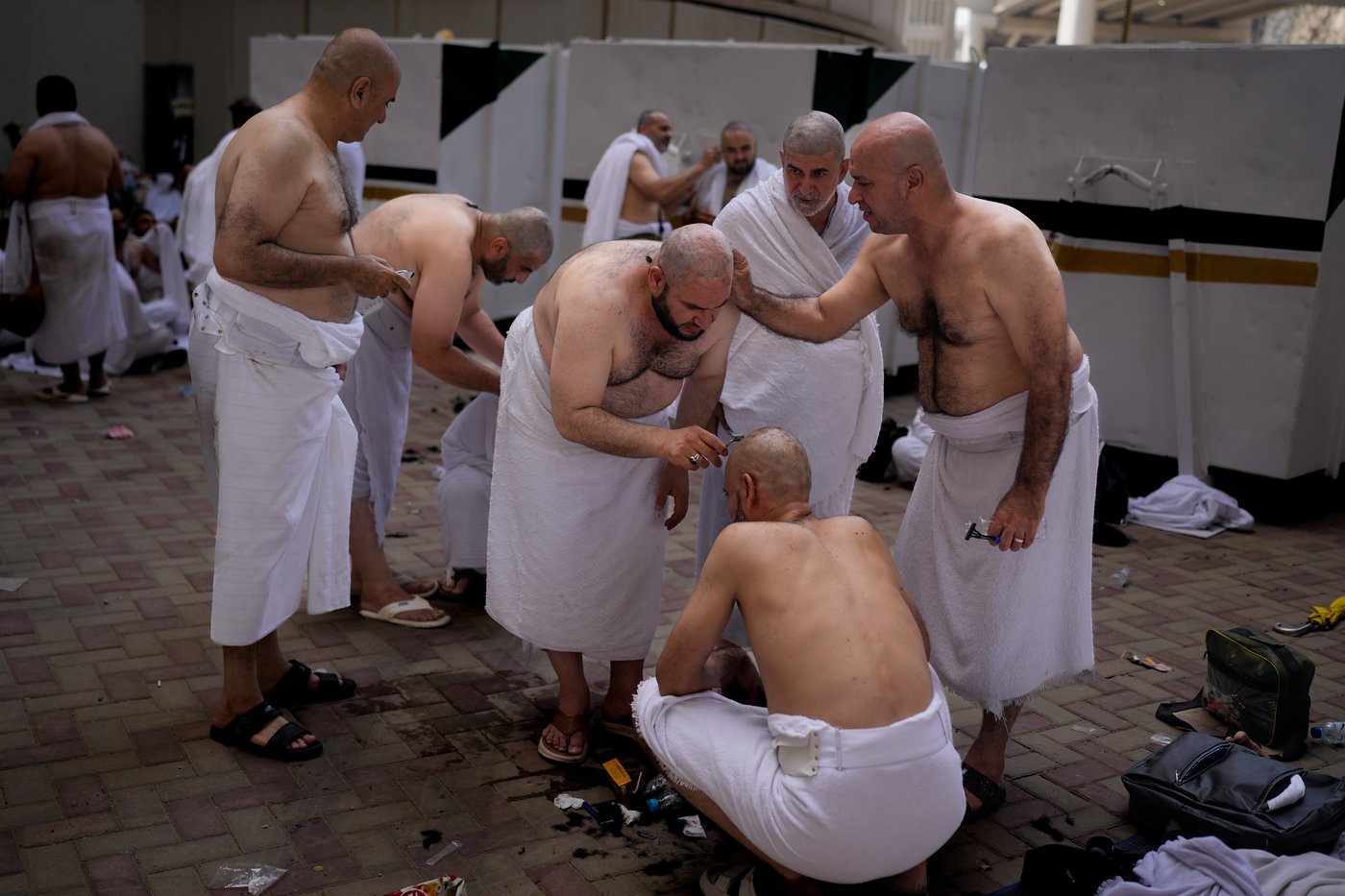 Hajj pilgrims perform rituals in soaring heat as Eid al-Adha celebrations begin | iNFOnews.ca