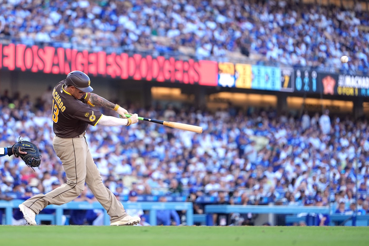 Padres snap their 8-game skid with 5-2 win over Dodgers on Manny Machado's 3-run homer | iNFOnews.ca