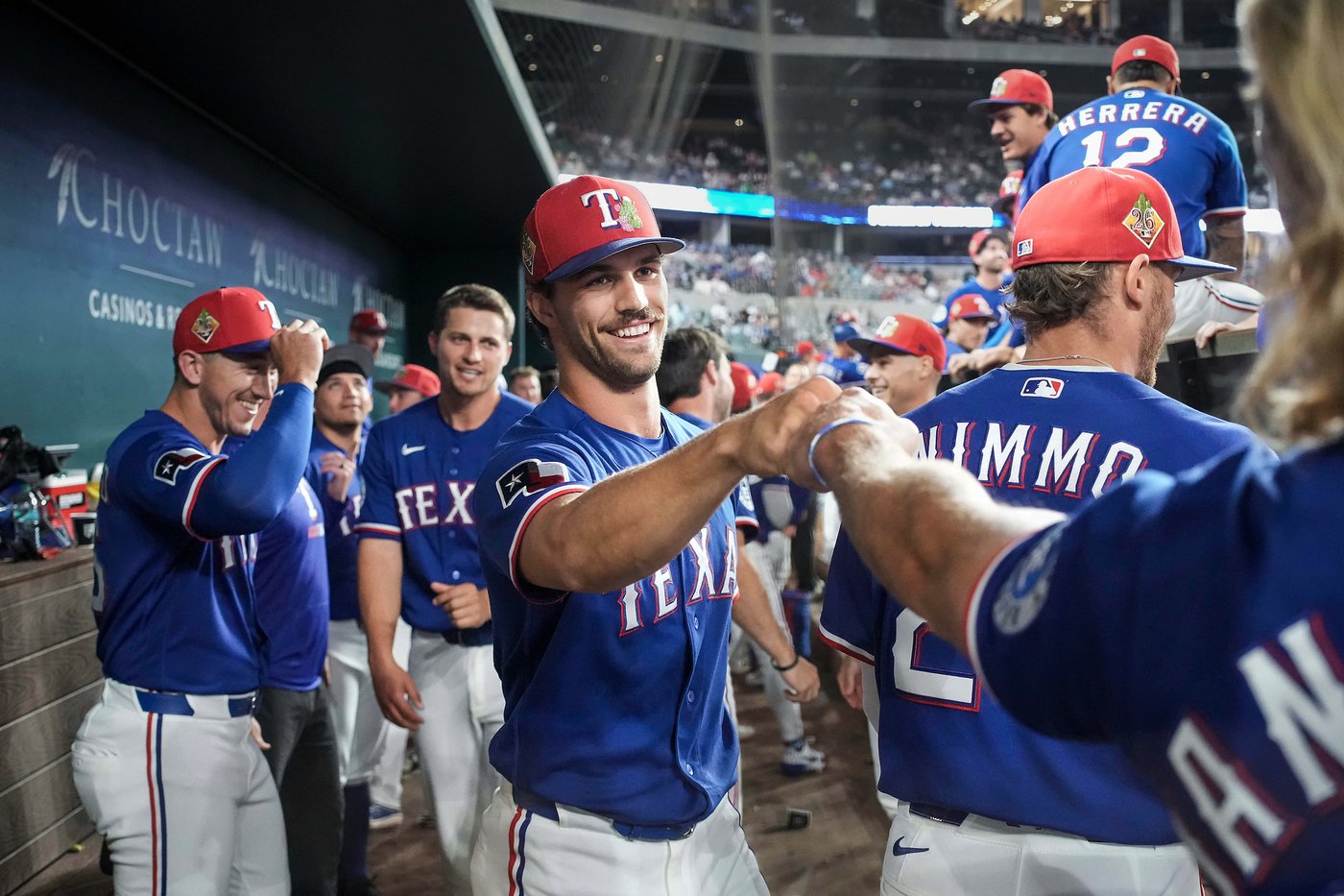Rangers rookie pitcher finds out he made the team during a mound visit from manager | iNFOnews.ca