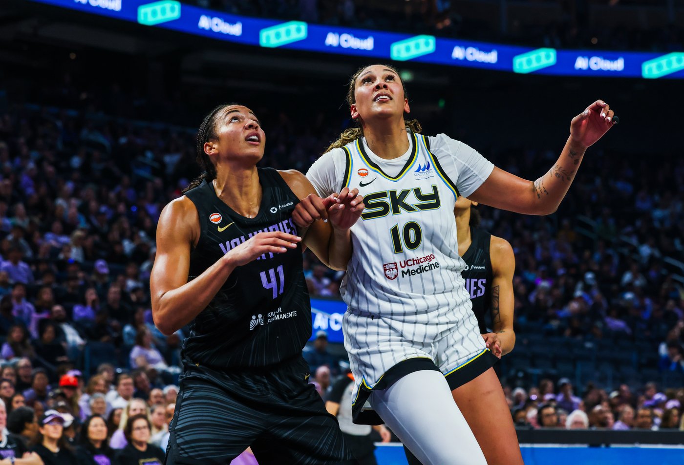 Rickea Jackson hits late 3-pointer, scores 18 points to lead Sky past Valkyries 69-63 | iNFOnews.ca