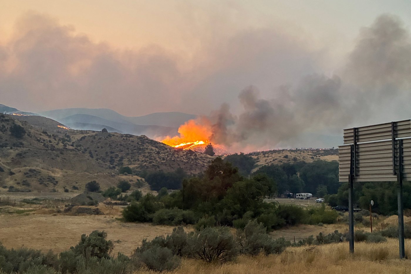 Major Oregon interstate closed for 70 miles due to wildfire | iNFOnews.ca