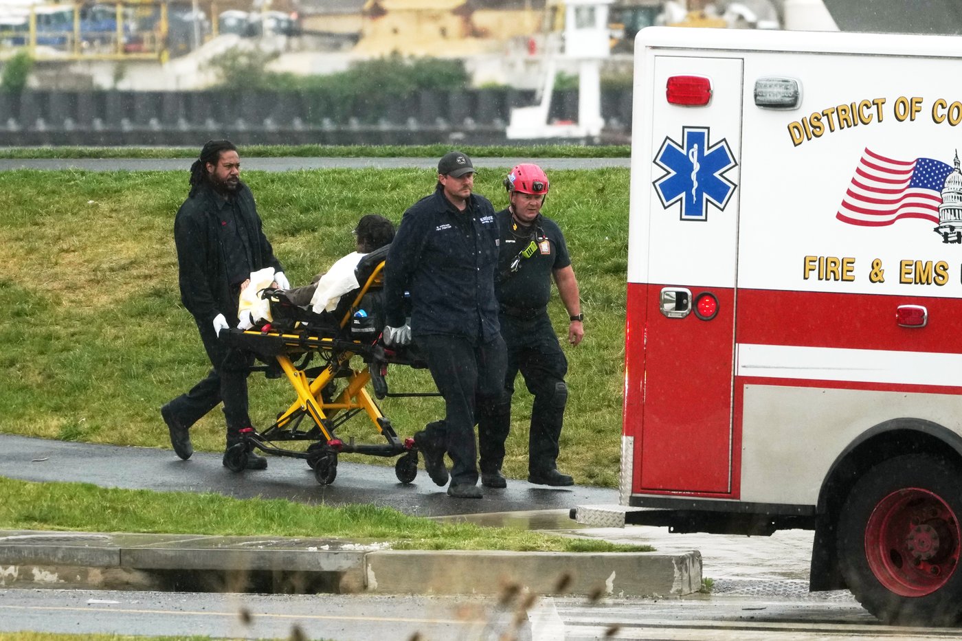 Protester comes down from atop Washington bridge ending 5-day stand against AI and Iran war | iNFOnews.ca Protester comes down from atop Washington bridge ending 5-day stand against AI and Iran war | iNFOnews.ca