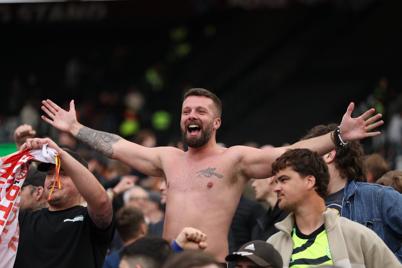 Late goal and dramatic VAR call help Arsenal stay in control of Premier League title race | iNFOnews.ca