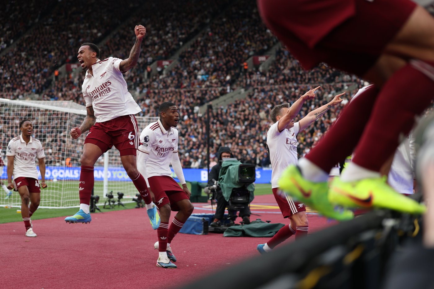 Late goal and dramatic VAR call help Arsenal stay in control of Premier League title race | iNFOnews.ca