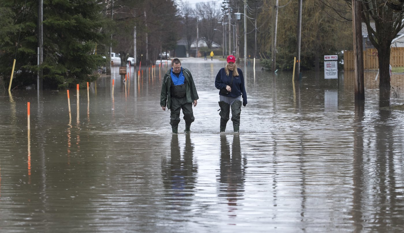 Sandbags come out as communities from Quebec to Manitoba prepare for spring flooding | iNFOnews.ca