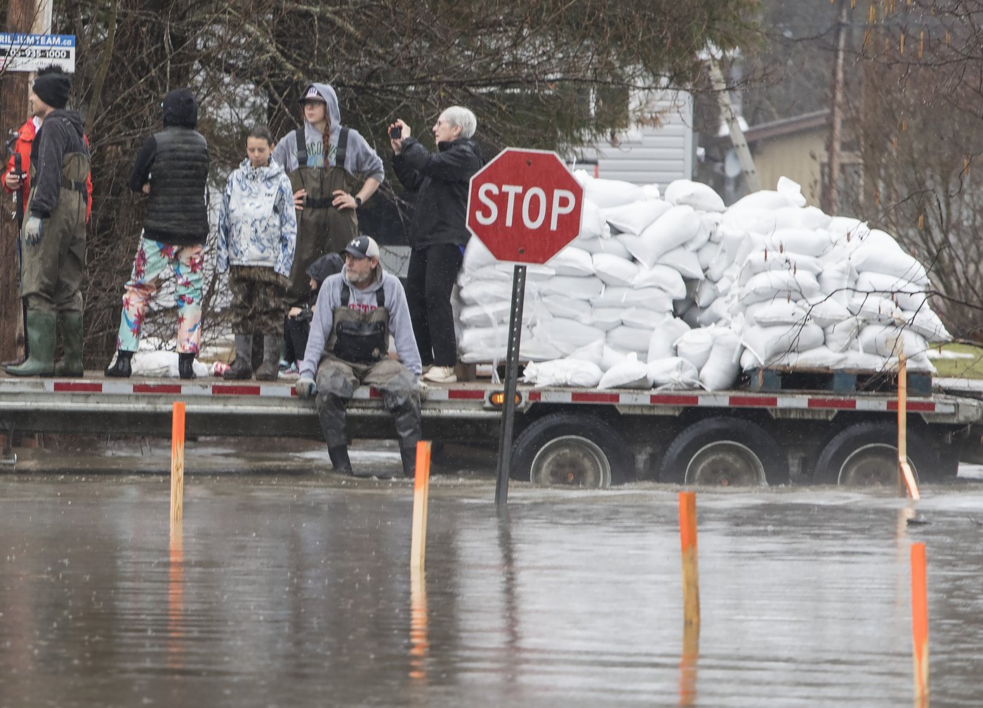 Sandbags come out as communities from Quebec to Manitoba prepare for spring flooding | iNFOnews.ca