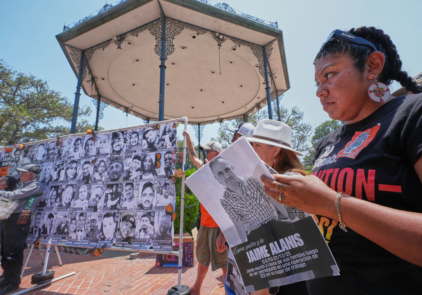 Houston shooting marks at least the 8th fatality in US immigration sweeps | iNwheels Houston shooting marks at least the 8th fatality in US immigration sweeps | iNwheels