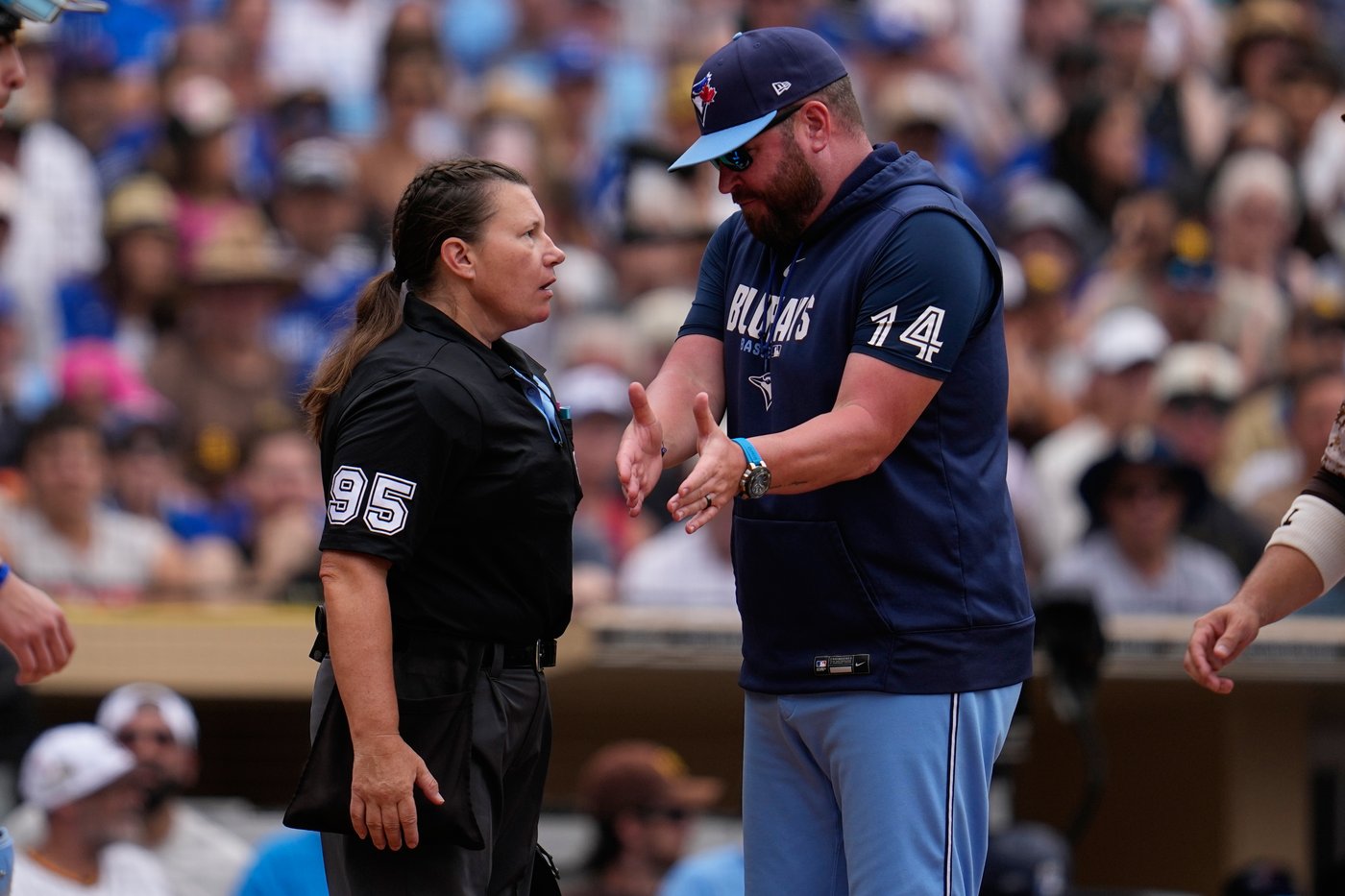 Machado leads late rally as Padres beat Blue Jays 5-4 | iNFOnews.ca