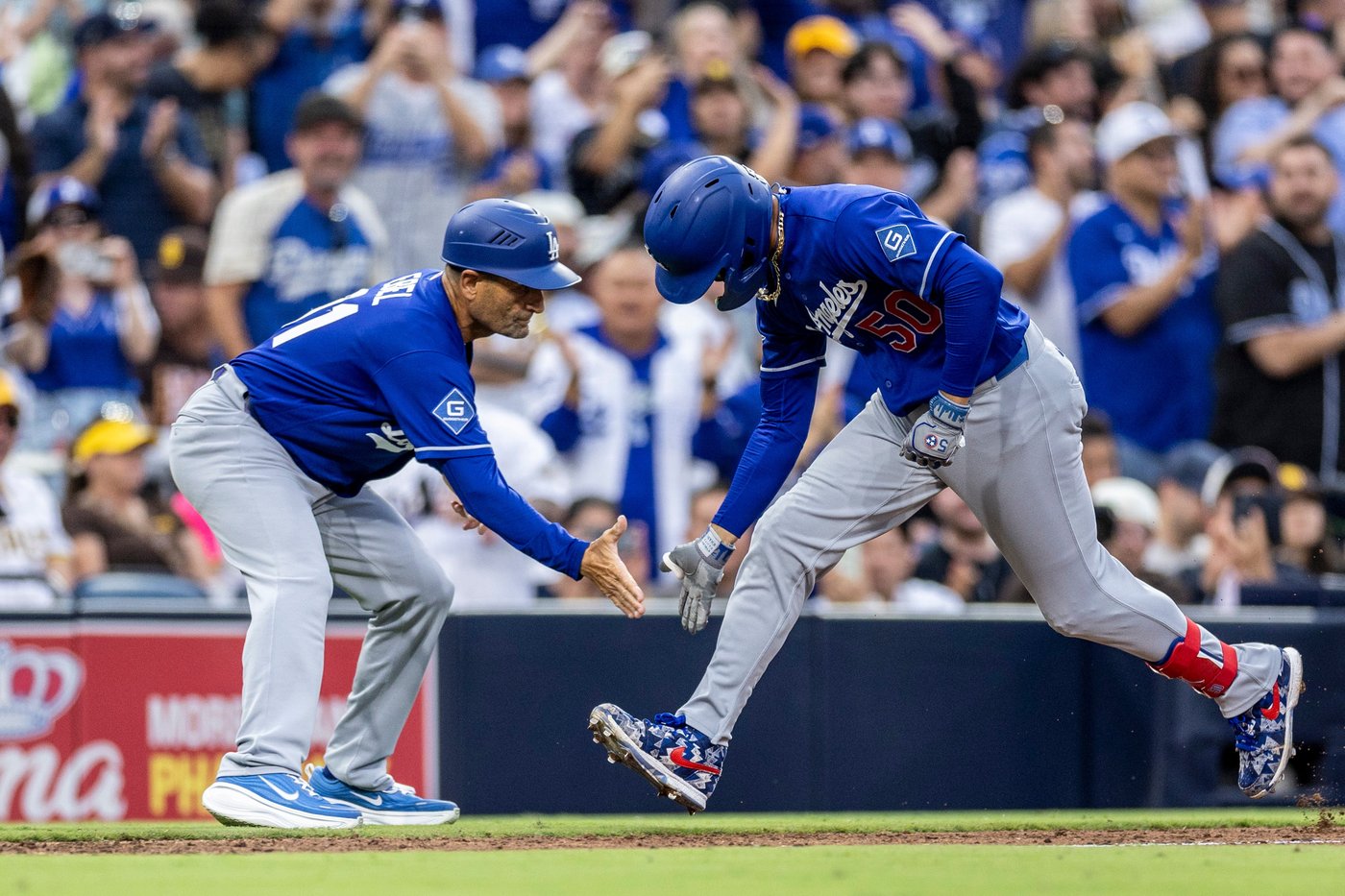 Mookie Betts' 3-run homer caps 9-run 6th inning as Dodgers beat Padres 15-3 | iNFOnews.ca Mookie Betts' 3-run homer caps 9-run 6th inning as Dodgers beat Padres 15-3 | iNFOnews.ca
