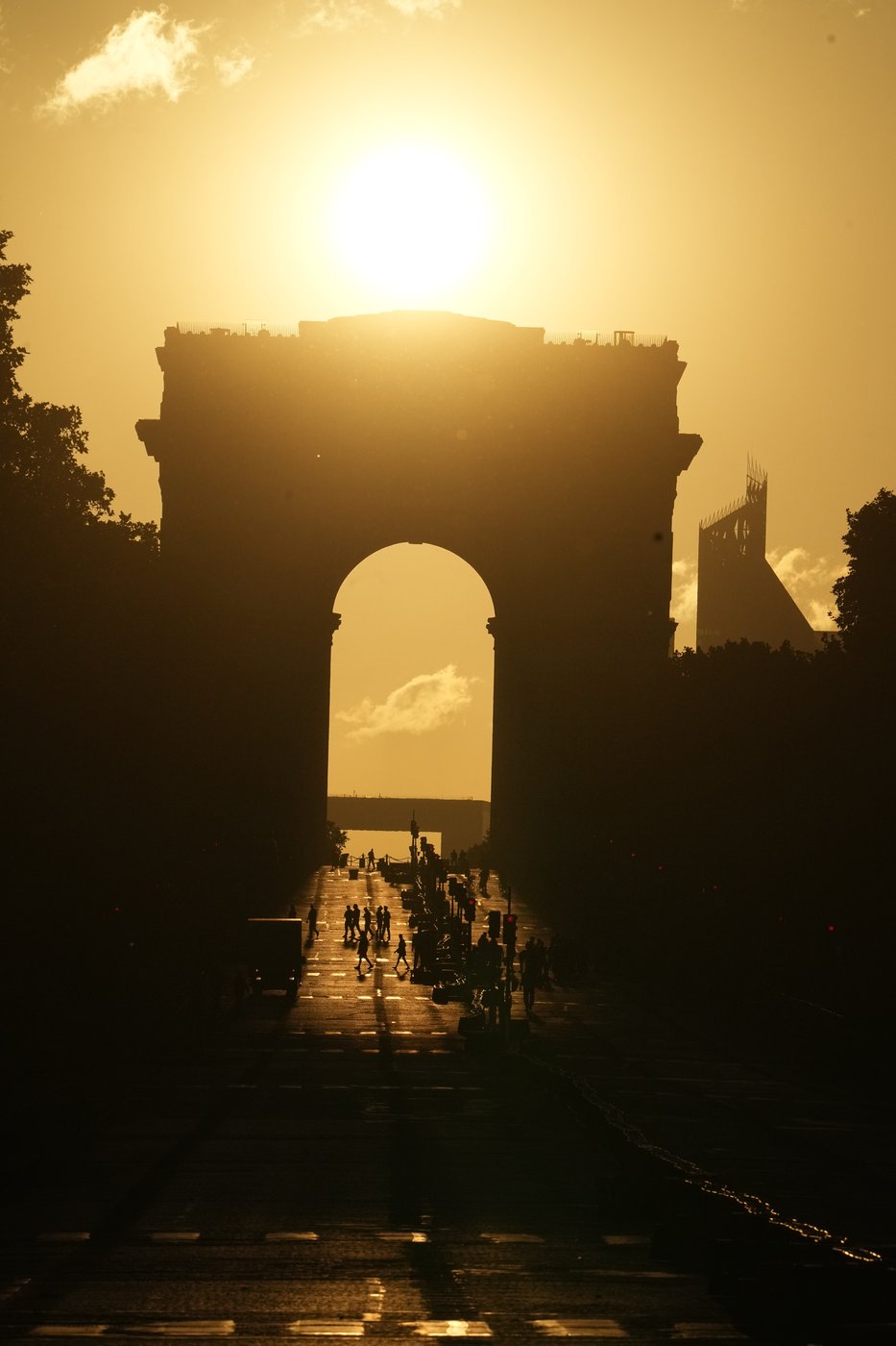 See the world in vertical: Top photos by AP photojournalists | iNFOnews.ca