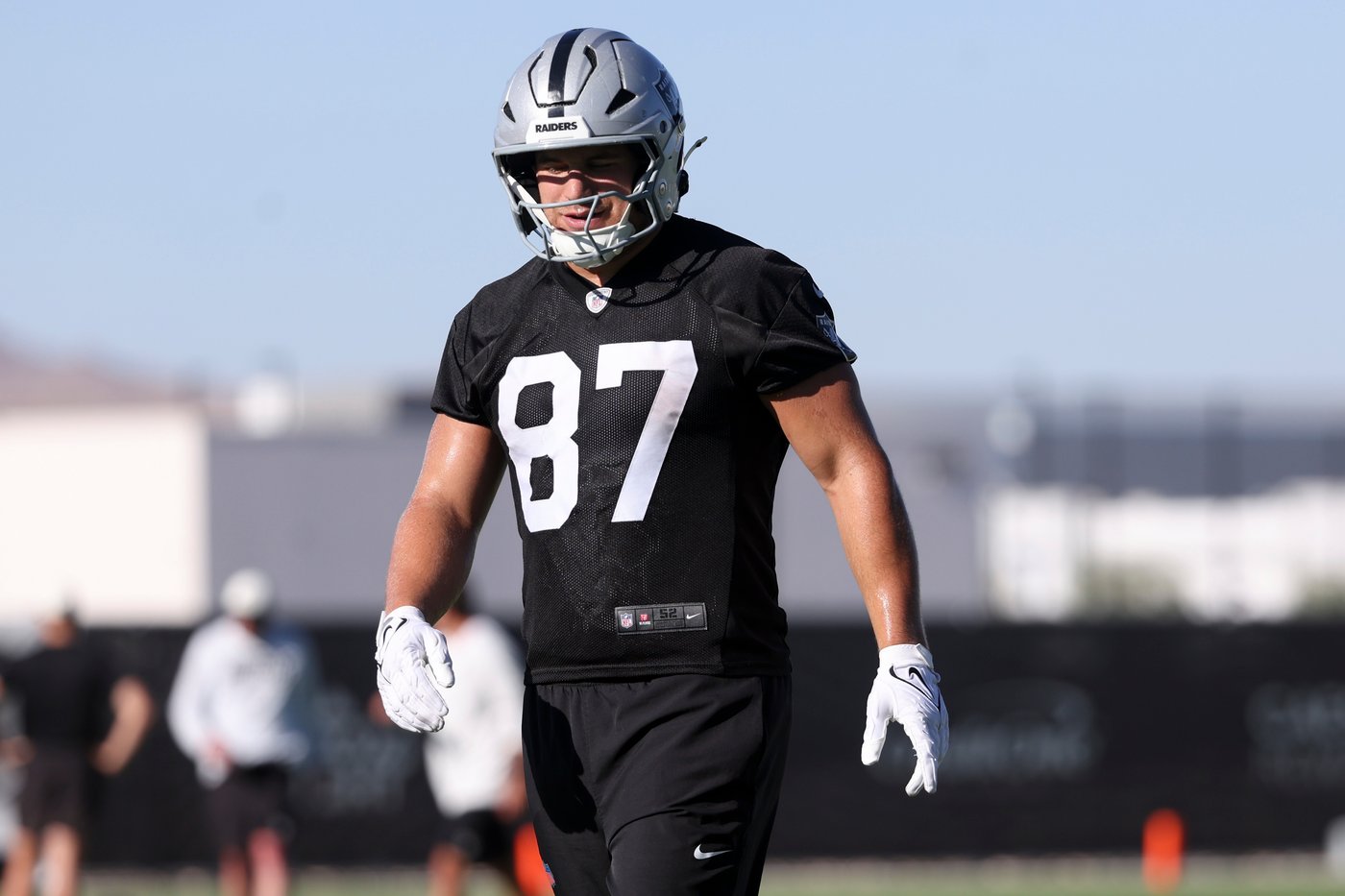 Brock Bowers returns to form at Raiders camp as Michael Mayer shows progress | iNFOnews.ca Brock Bowers returns to form at Raiders camp as Michael Mayer shows progress | iNFOnews.ca