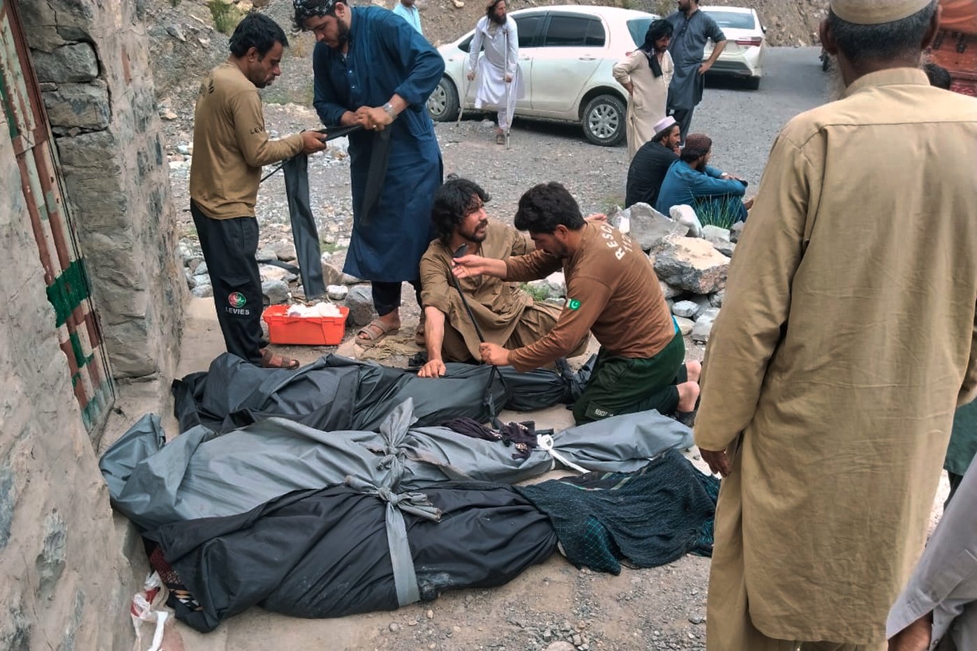 Overcrowded bus plunges into ravine in southwest Pakistan, killing 40 passengers | iNwheels Overcrowded bus plunges into ravine in southwest Pakistan, killing 40 passengers | iNwheels