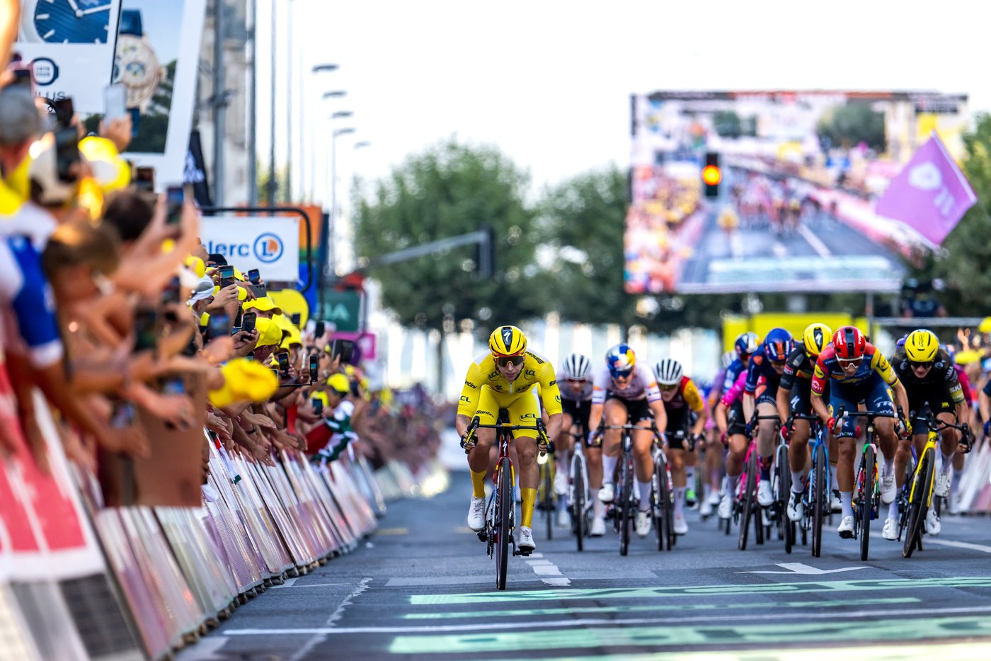 Lorena Wiebes sprints to second straight win at Women's Tour de France | iNFOnews.ca